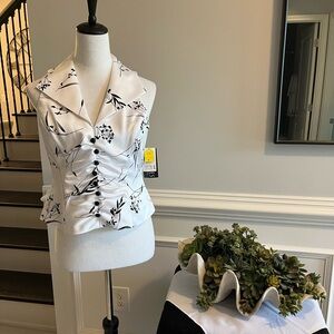 Chic Sleeveless Floral Top